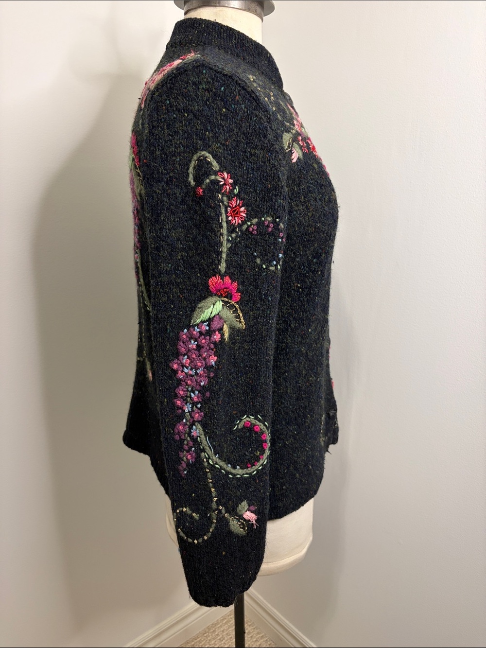 SUSAN BRISTOL LTD. Charcoal Hand Embroidered Floral Wool Blend Cardigan SIZE S - Picture 7 of 16